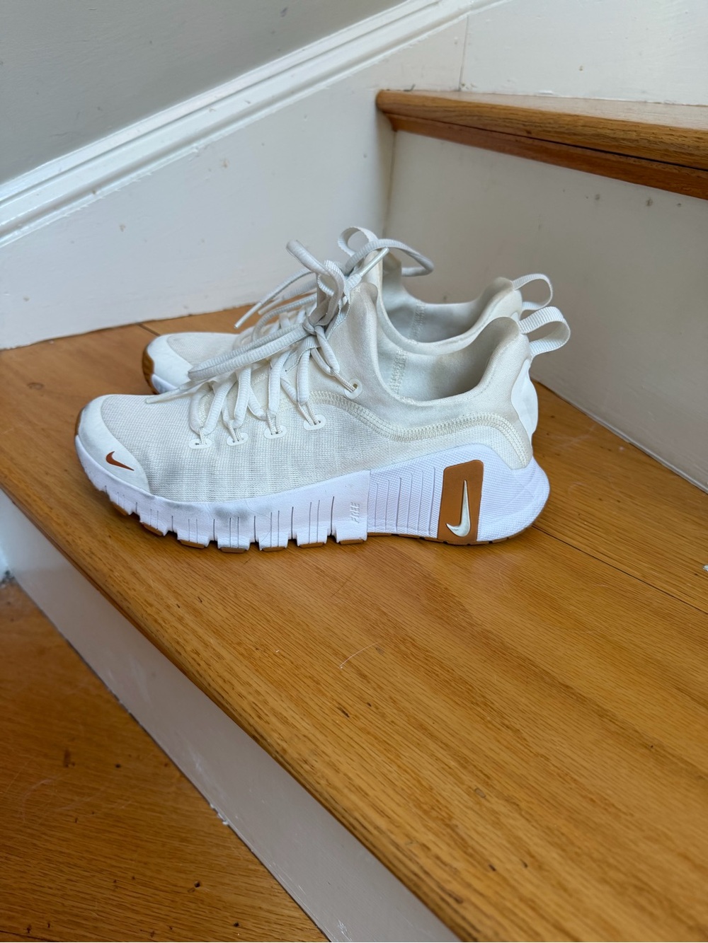 Nike Metcon 6 Women’s Workout Sneaker - Picture 2 of 6